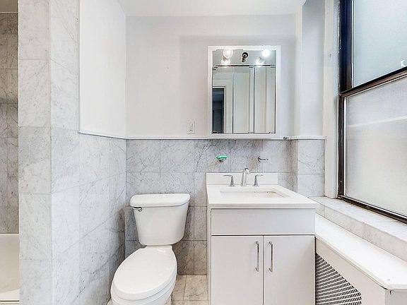 5th image of 145 W 55th St APT 4B