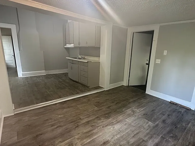 216 W Magnolia St — Photo 12
