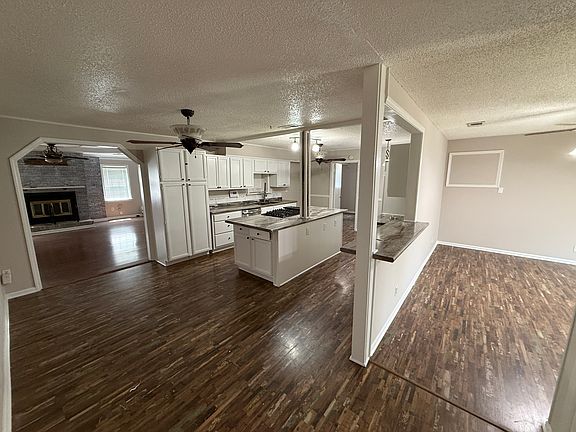 3rd image of 1591 Brookhaven Dr