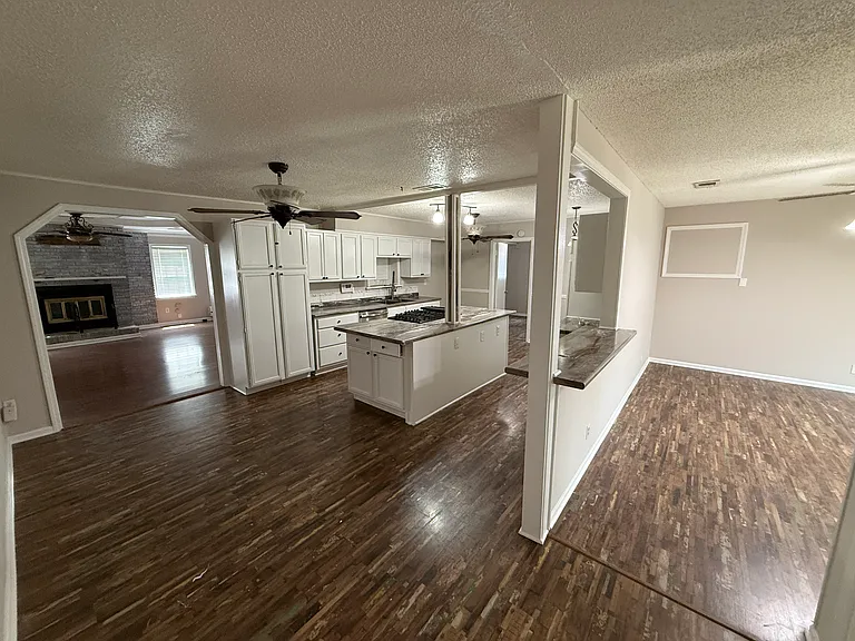 1591 Brookhaven Dr — Photo 3