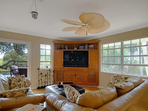 3rd image of 133 Delvalle St
