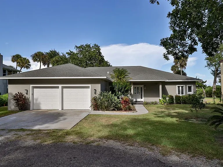 2437 Swordfish Ln — Photo 2