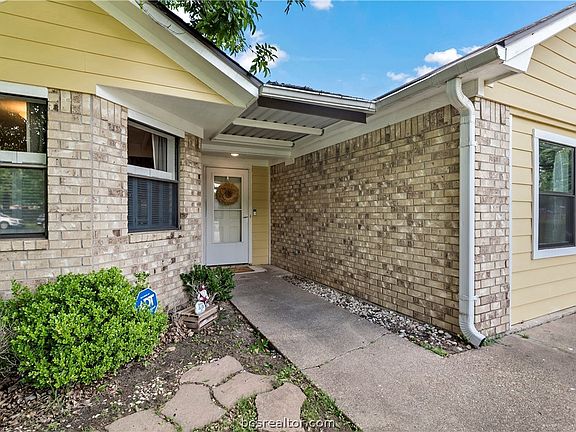 3rd image of 2626 Westwood Main Dr