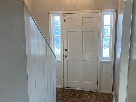 4th image of 2952 Old Farm Rd