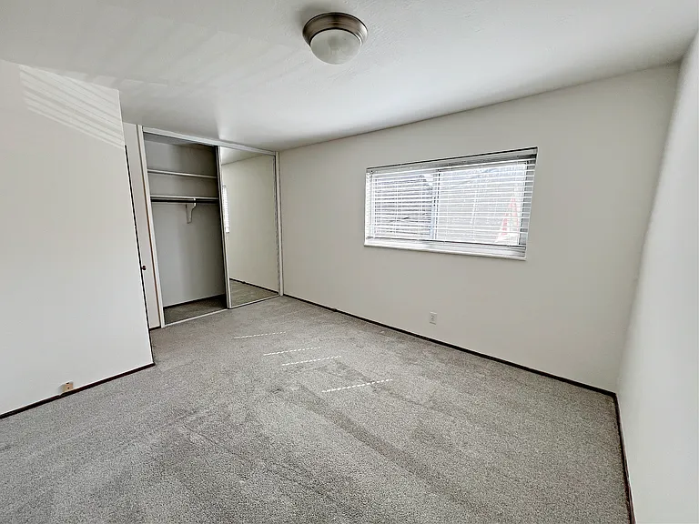 Capri Apartments — Photo 23