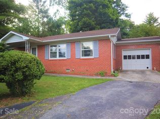 1531 Dawnview Dr, Hendersonville, NC 28791