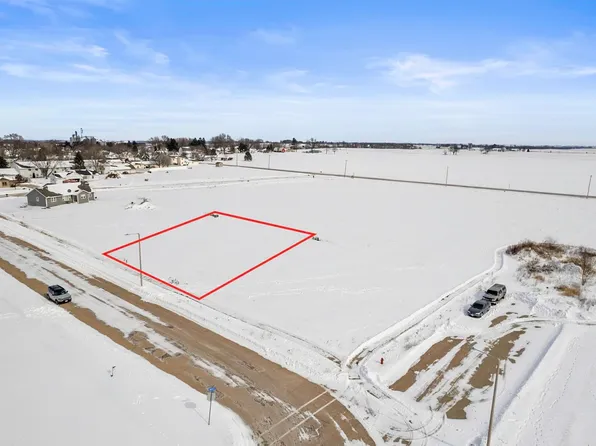 470 Nickolas St, Randolph, WI 53956
