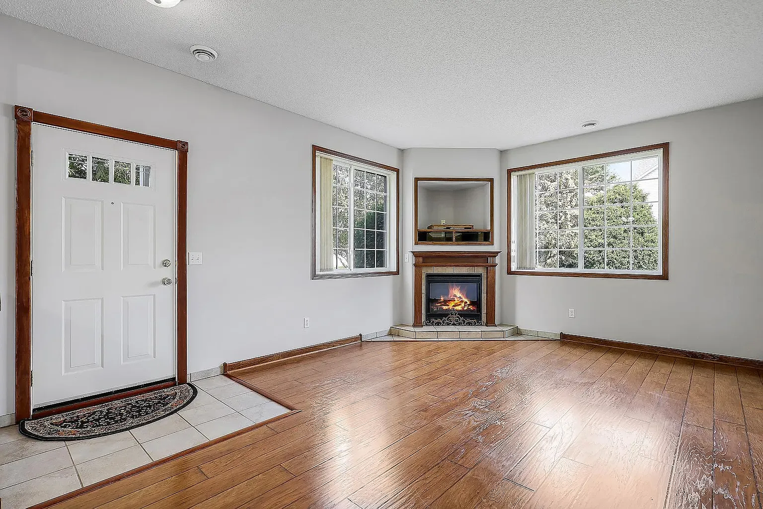 2 bed, 1700 sqft, $2,300 — Photo 3