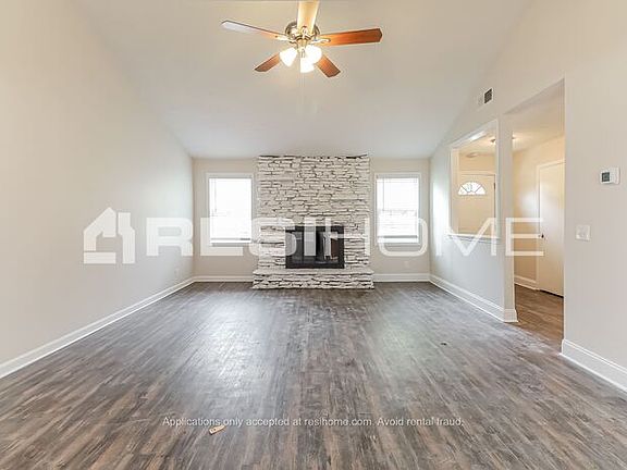 5th image of 3764 Rosemary Ln SE