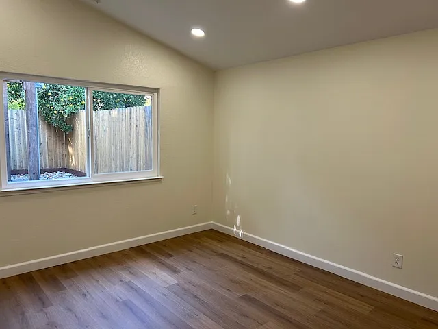 7502 Island Way — Photo 19