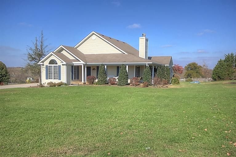 1st image of 1047 Caroline Dr