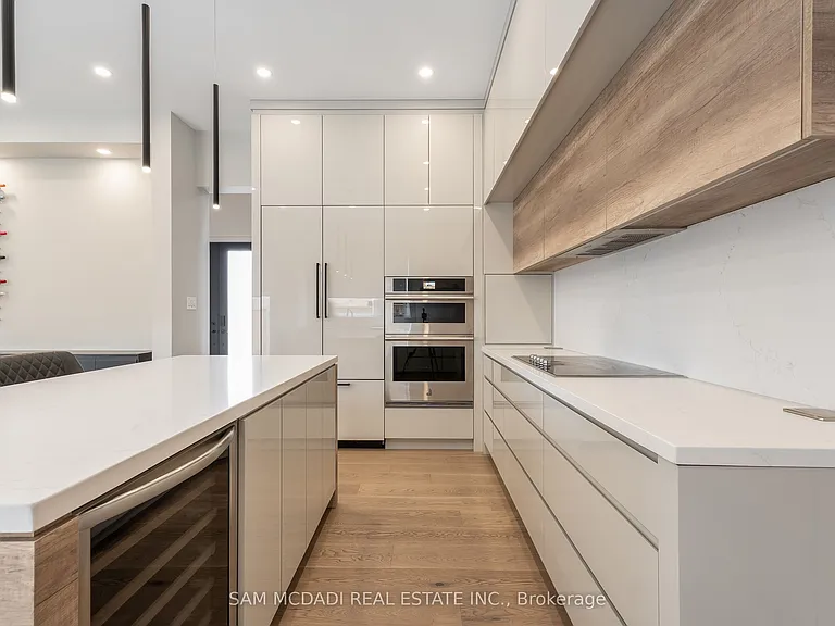 1019 Strathy Ave — Photo 12