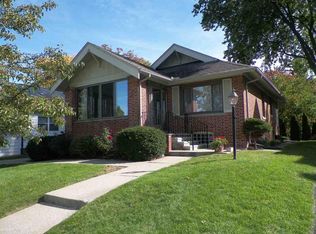 2265 Garland Ave, Sylvan Lake, MI 48320