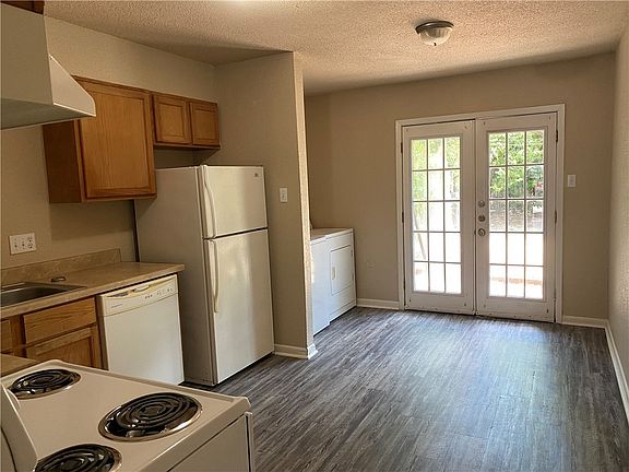 4th image of 1207 Georgia St