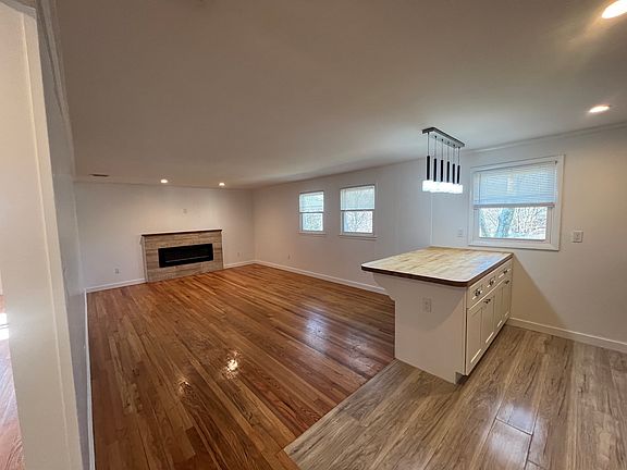 3rd image of 11 Pulaski Pl #B