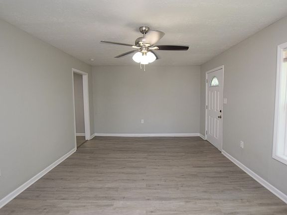 2nd image of 2205 Tulip St
