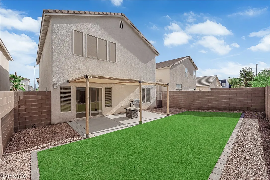 3 bed, 2065 sqft, $2,395 — Photo 3