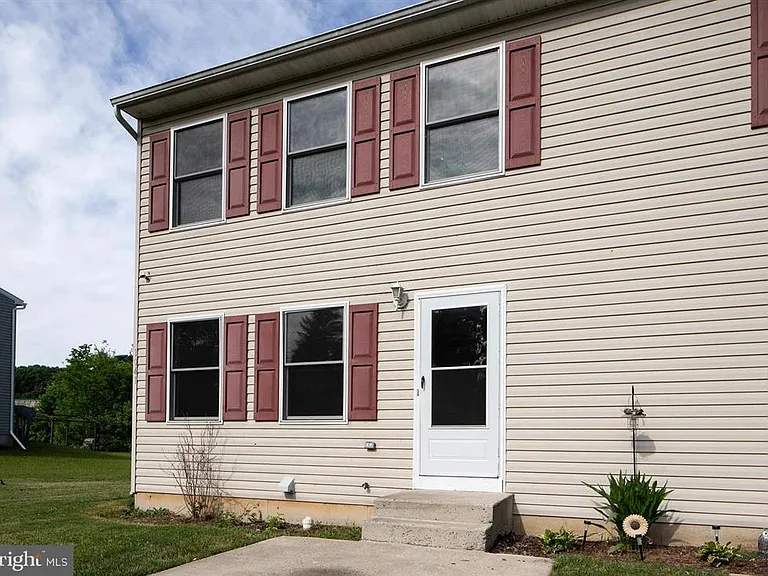 1041 Oberlin Rd — Photo 5