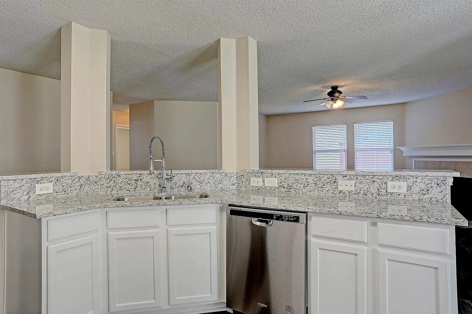 3 bed, 1700 sqft, $2,599 — Photo 2