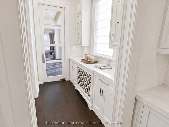5th image of 28 Thornridge Dr