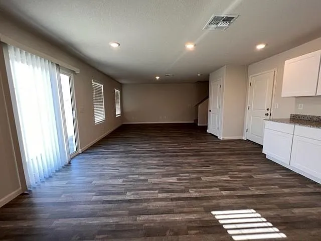 2415 Village Dr — Photo 44
