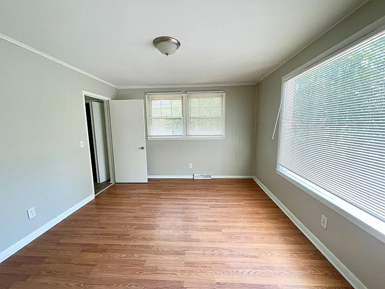 1504 Charlton St — Photo 15