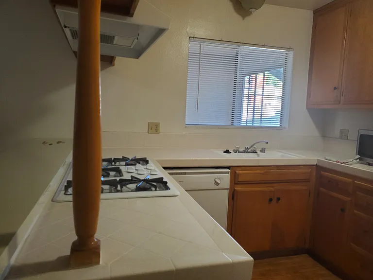 655 Colby Cir #17 — Photo 3