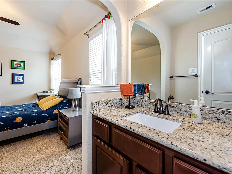 6 Camplight Ct — Photo 35