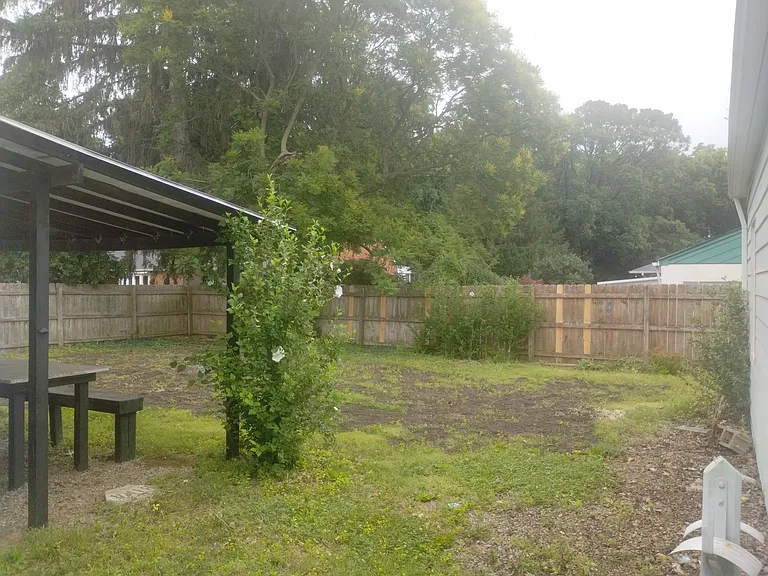 3950 Riverside Dr — Photo 41