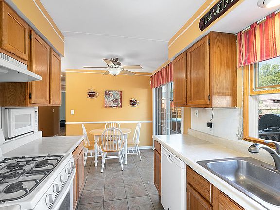 4th image of 141 Pershing Dr NE