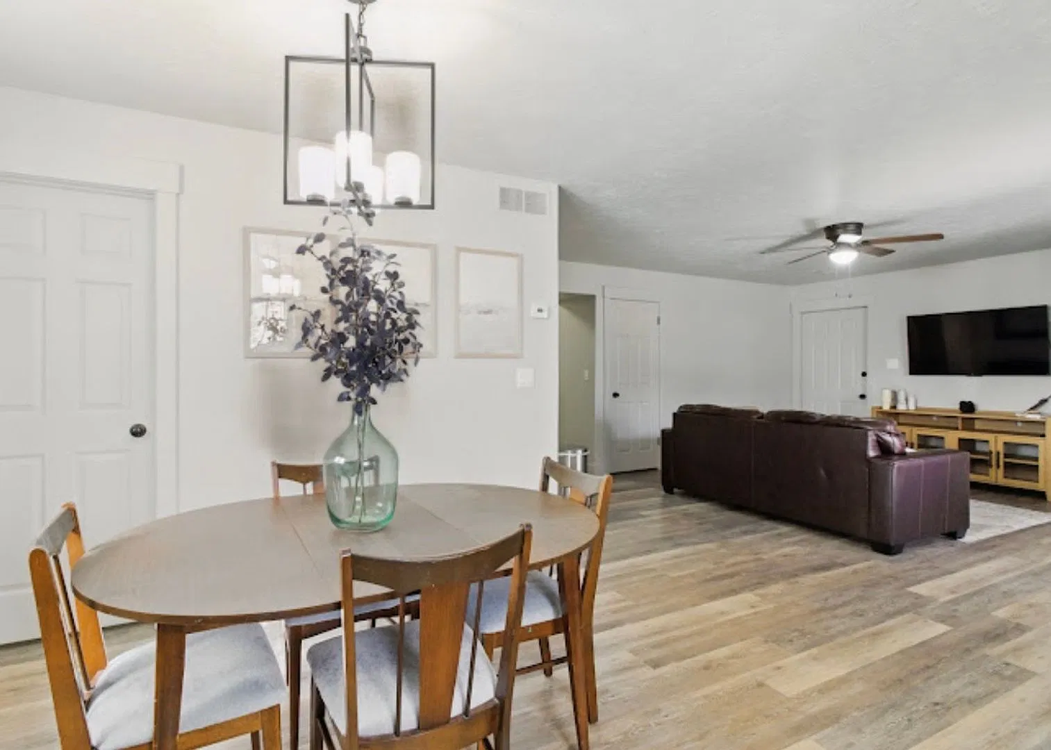 Oxford Apartments — Photo 1