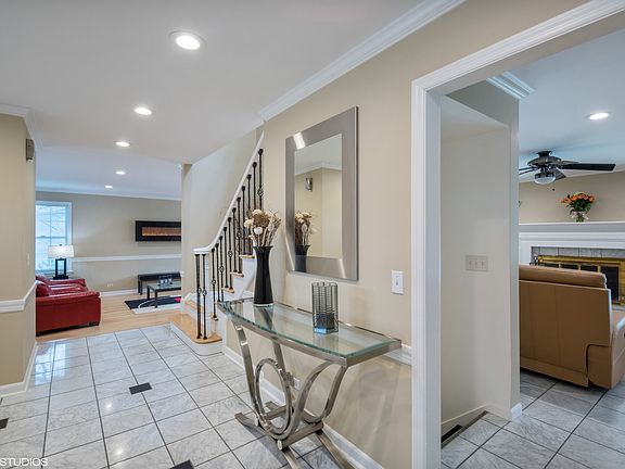 3rd image of 6457 N Leroy Ave