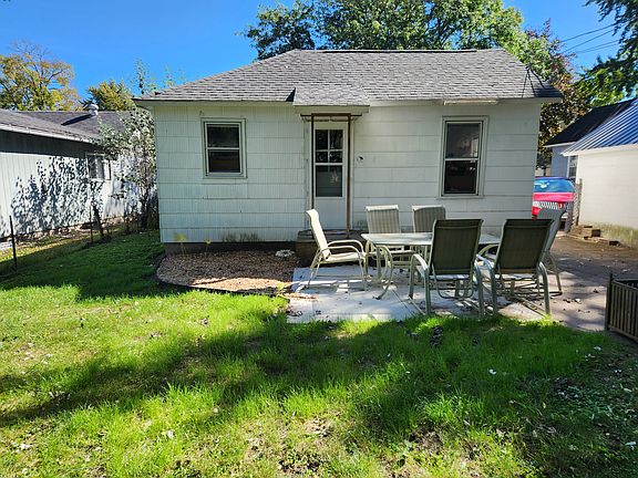 3rd image of 607 Wilson St