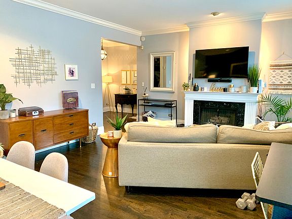 5th image of 422 W Dickens Ave APT 2W