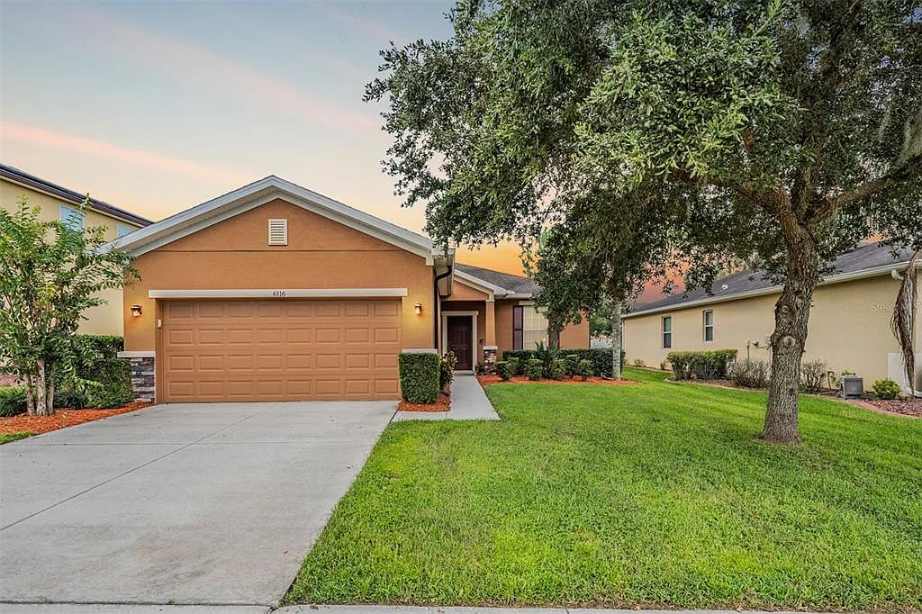 3 bed, 2.0 bath, 1448 sqft, $2,100 — Photo 1