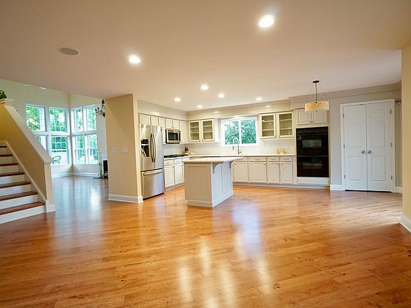 4th image of 2028 Sudbury Ln