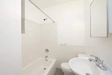 Rented by R New York