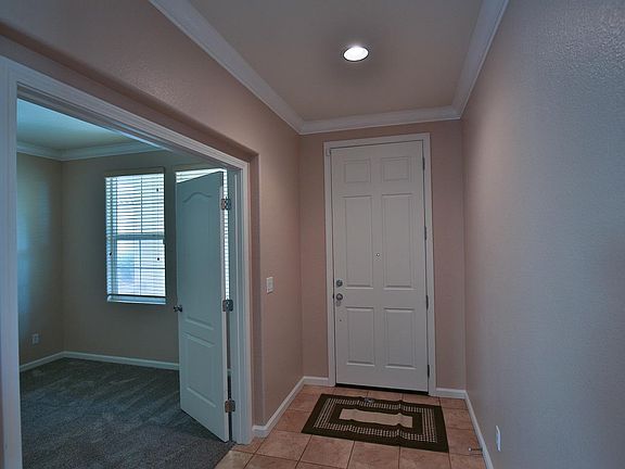 4th image of 490 Wapello Cir