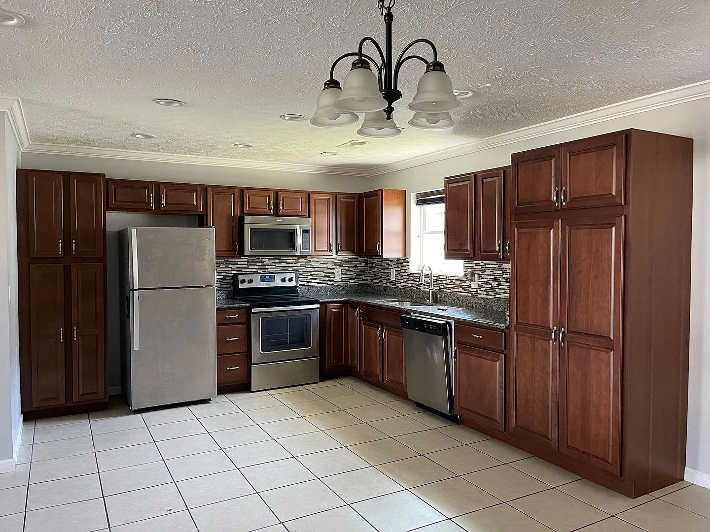 Location & Convenience — Photo 4