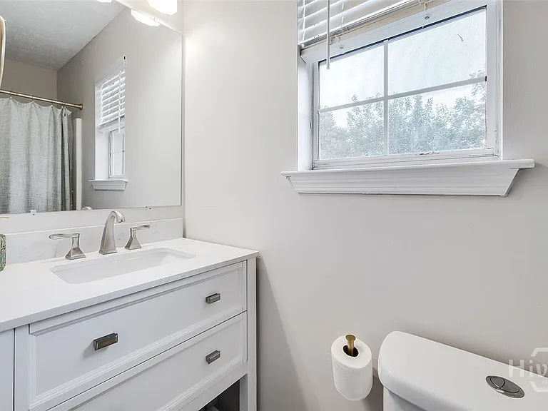 110 Embassy Ct — Photo 33