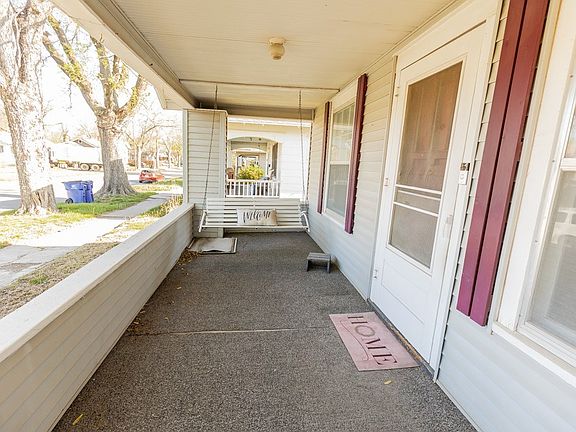3rd image of 909 S 5th St