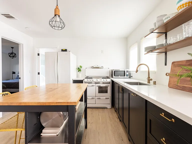 2918 S Harcourt Ave — Photo 9