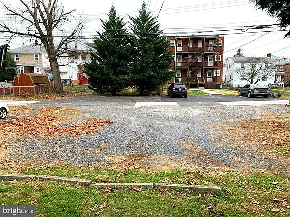 5th image of 854 Dewey Ave