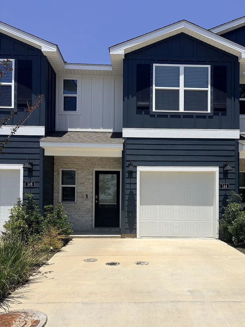 3 Bed 2.5 Bath Townhome for Rent — Photo 1