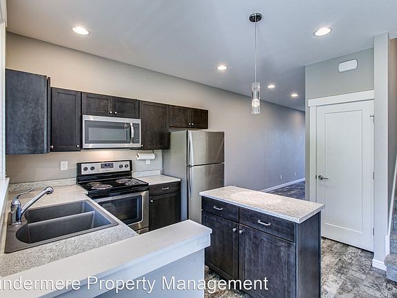 5th image of 611 N Forest St #102