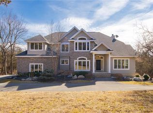 10 Stonehenge Rd, Warwick, NY 10990