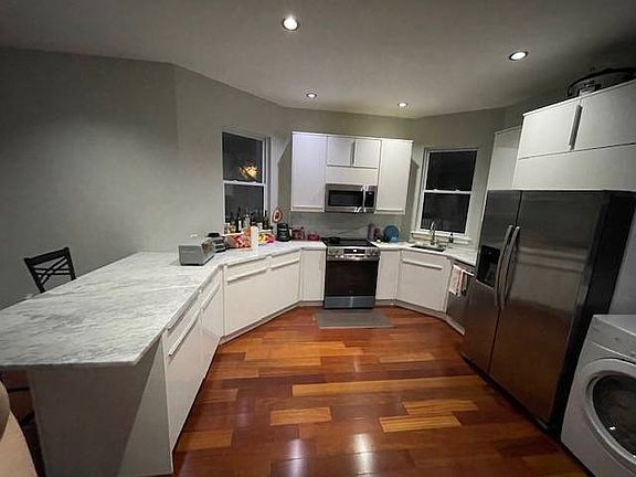 2nd image of 514 Quincy St NW #1