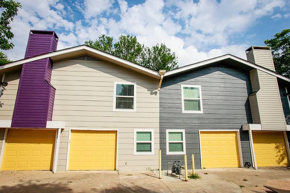 1st image of 2505 Parker Ln