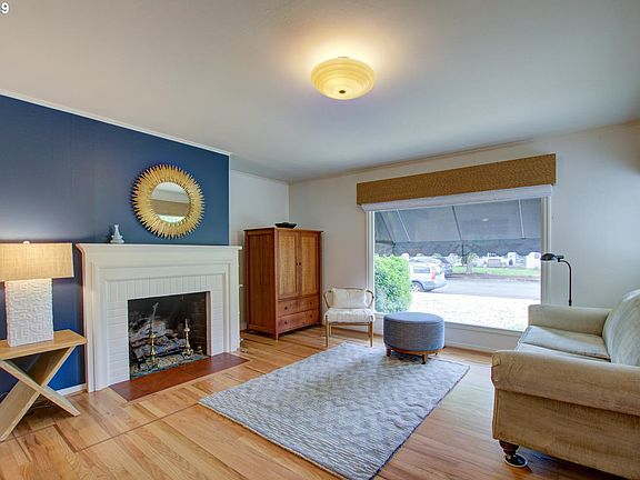 5th image of 4202 NW Grant St
