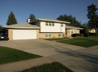 4600 Sycamore Ln, Rolling Meadows, IL 60008